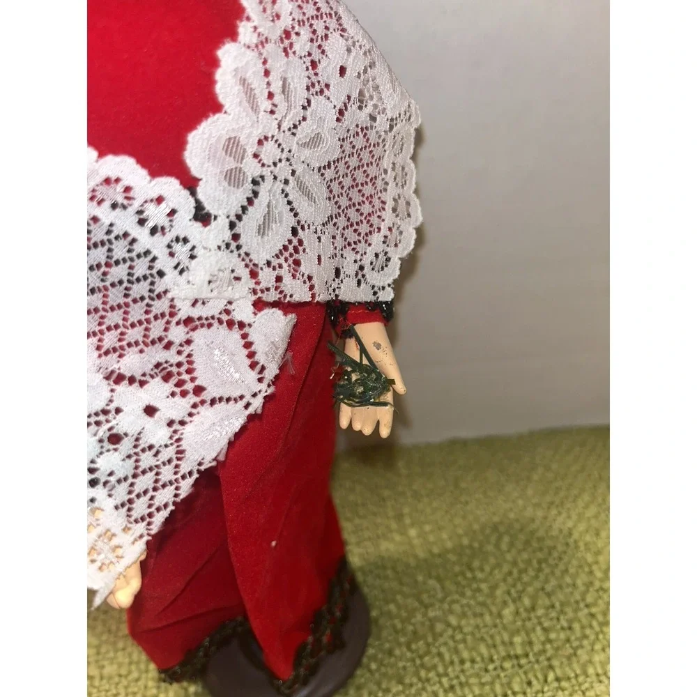 Christmas Village Caroler  Byers like‎ Woman red Velvet Dress And Lace Shaw
